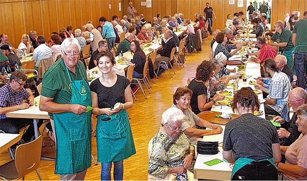 Traditionelles Highlight im Vereinsjahr: das Kartoffelfest des Obst- und Gartenbauvereins Ötisheim in der Erlentalhalle. Foto: Archiv