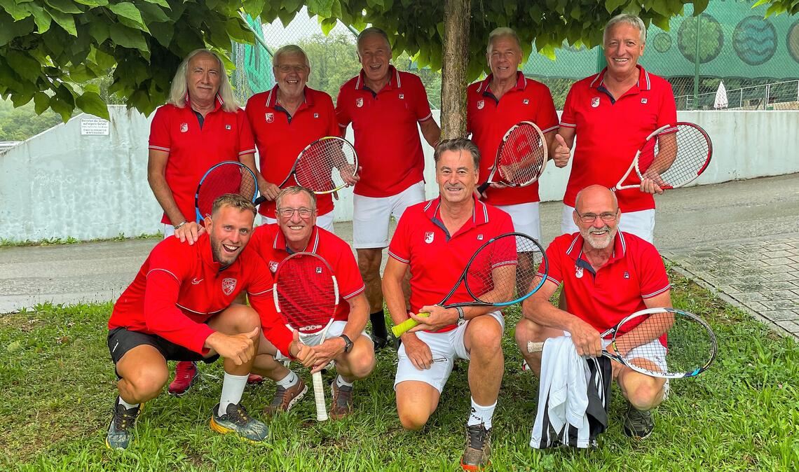 Trainer Gonzalo Bancalari, Herbert Schäfer, Rüdiger Stoll, Gustav Ziegler (vorne, v.li.), Fredy Geist, Jürgen Bauer, Roland Lenk, Peter Schäfer und Jürgen Veil. Foto: privat