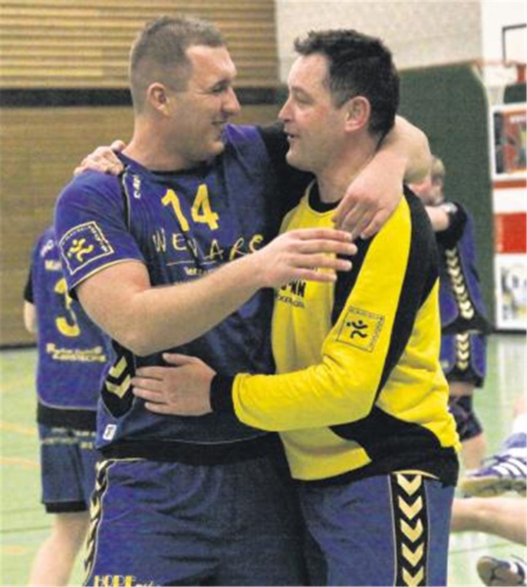 Trainer Maik Bareis (re.) ist zwar guter Dinge, warnt aber vor Nachlässigkeiten im Saisonendspurt. Zumal Stammspieler Sebastian Kusch (li.) für die restlichen Partien verletzt ausfällt.
Foto: Eigner