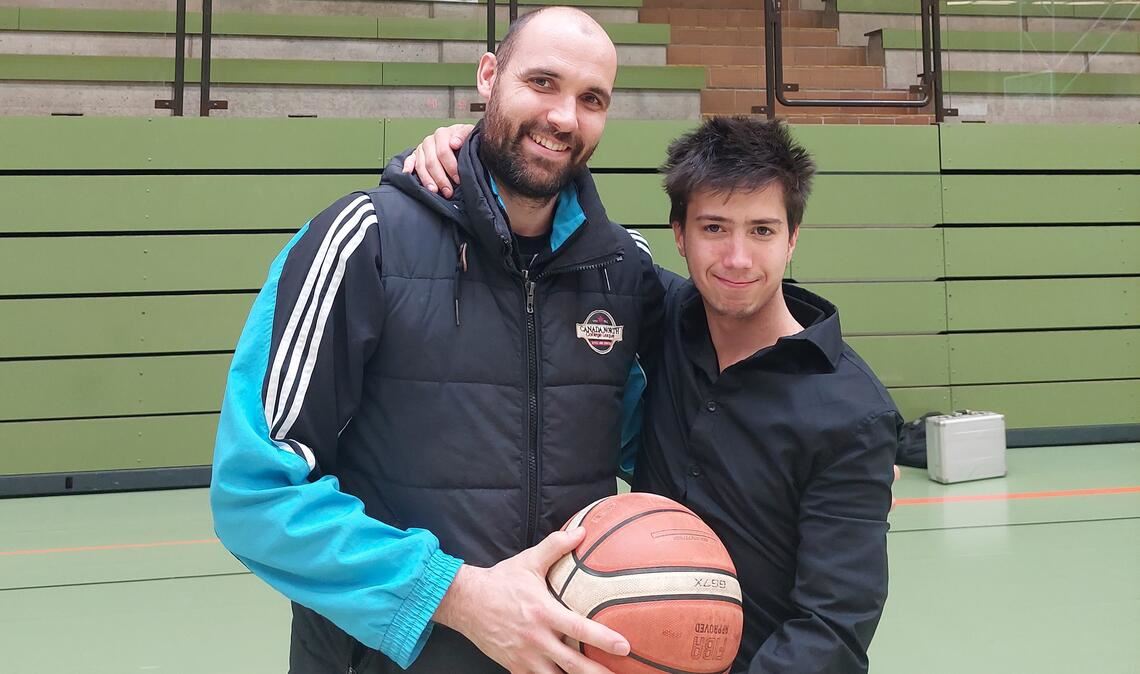 Trainer Markus Mahler (li.) und seinem Team wird das letzte Saisonspiel verwehrt. Foto: Ehrenberg