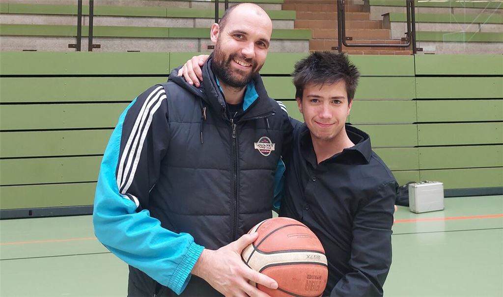 Trainer Markus Mahler (li.) und seinem Team wird das letzte Saisonspiel verwehrt. Foto: Ehrenberg