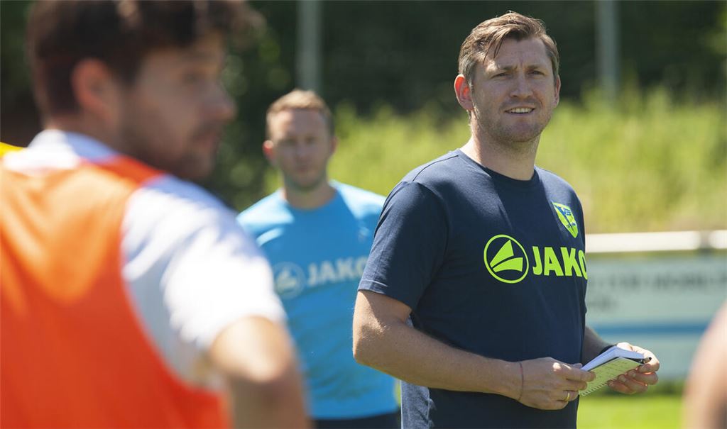 Trainer Martin Maier (vorne rechts) und Co-Trainer Sören Christofori (hinten) haben ihren Abschied von Phönix für die Zeit nach der Saison im Sommer terminiert. Foto: Archiv