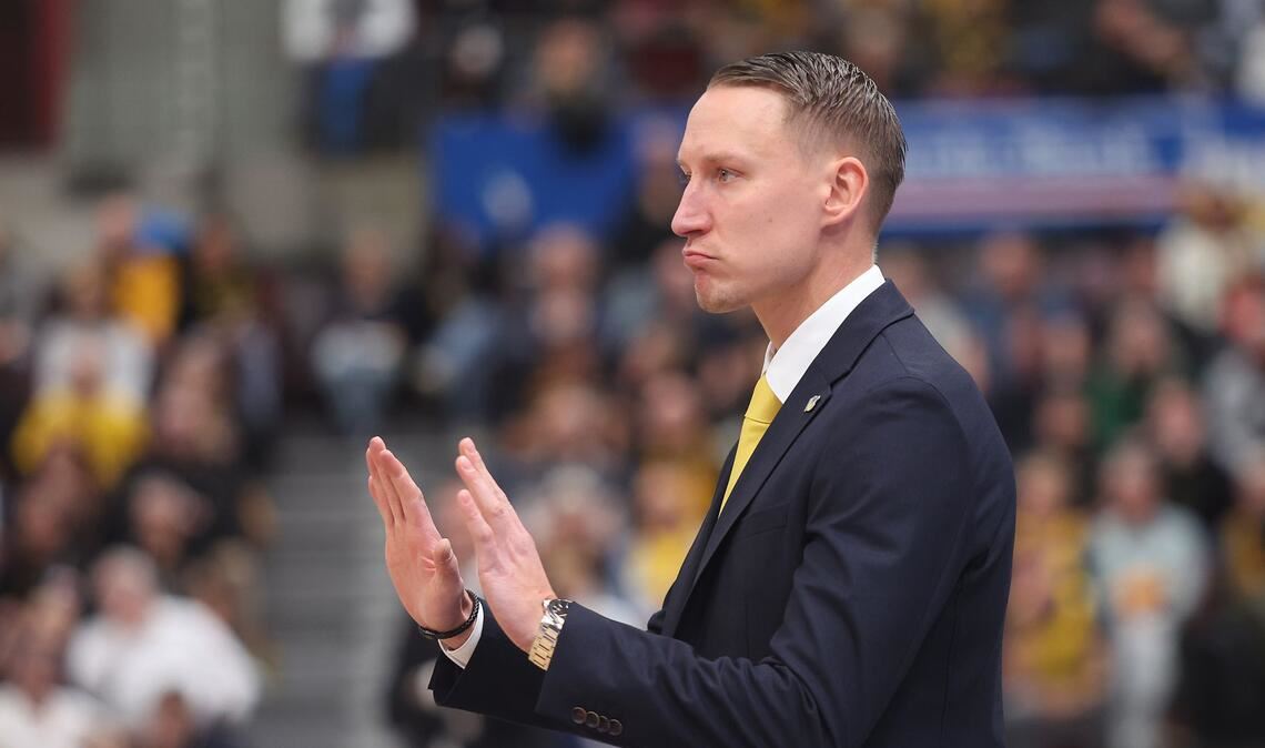 Trainer Mikko Riipinen bekommt eine weitere Alternative im Kader.