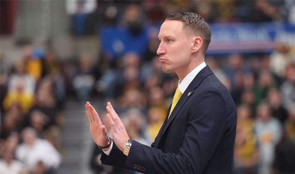 Trainer Mikko Riipinen bekommt eine weitere Alternative im Kader.