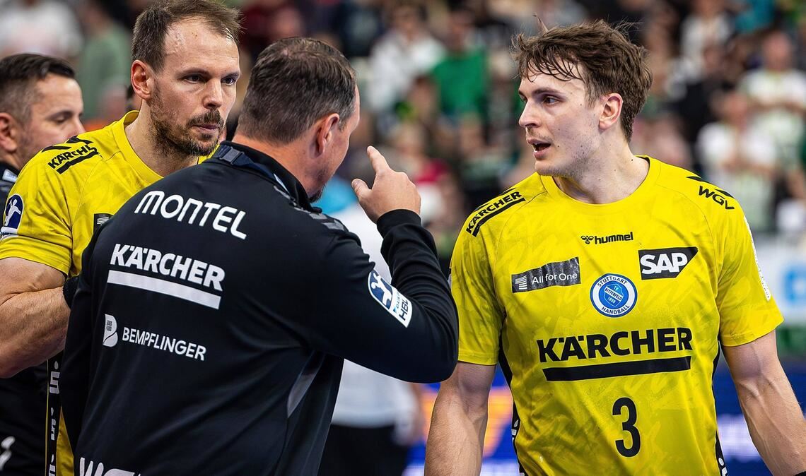 Trainer Misha Kaufmann mit den Häfner-Brüdern Kai und Max (re.) – zwei seiner Führungsspieler.