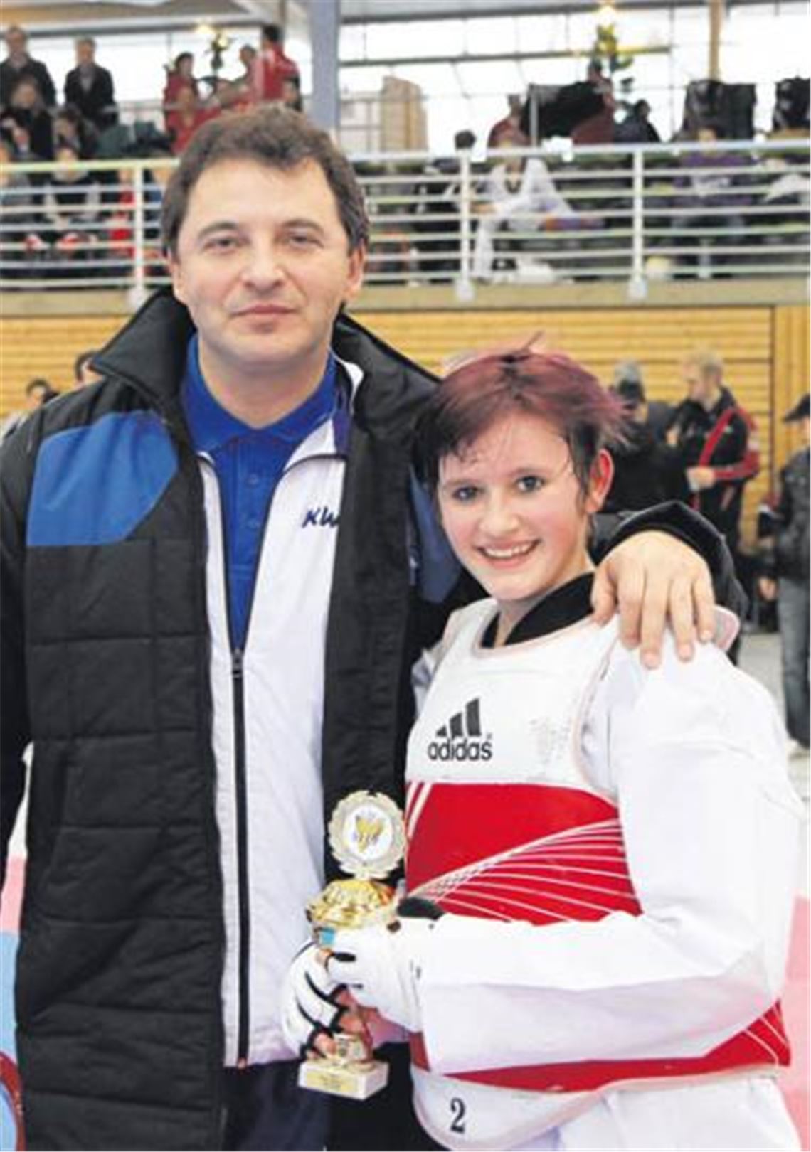 Trainer Nuretin Yilmaz drückt seiner Musterschülerin von Deutschland aus die Daumen. Foto: p