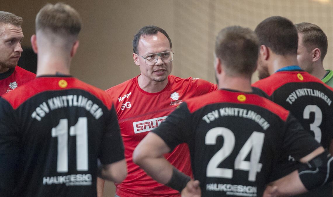 Trainer Sebastian Geider und der TSV Knittlingen sind in der Handball-Verbandsliga weiter in der Erfolgsspur. Foto: Archiv