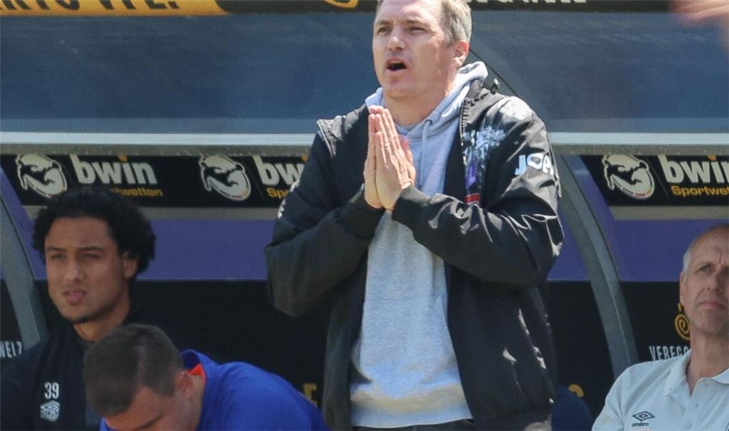Trainer Tobias Schweinsteiger ist mit dem VfL Osnabrück aufgestiegen.