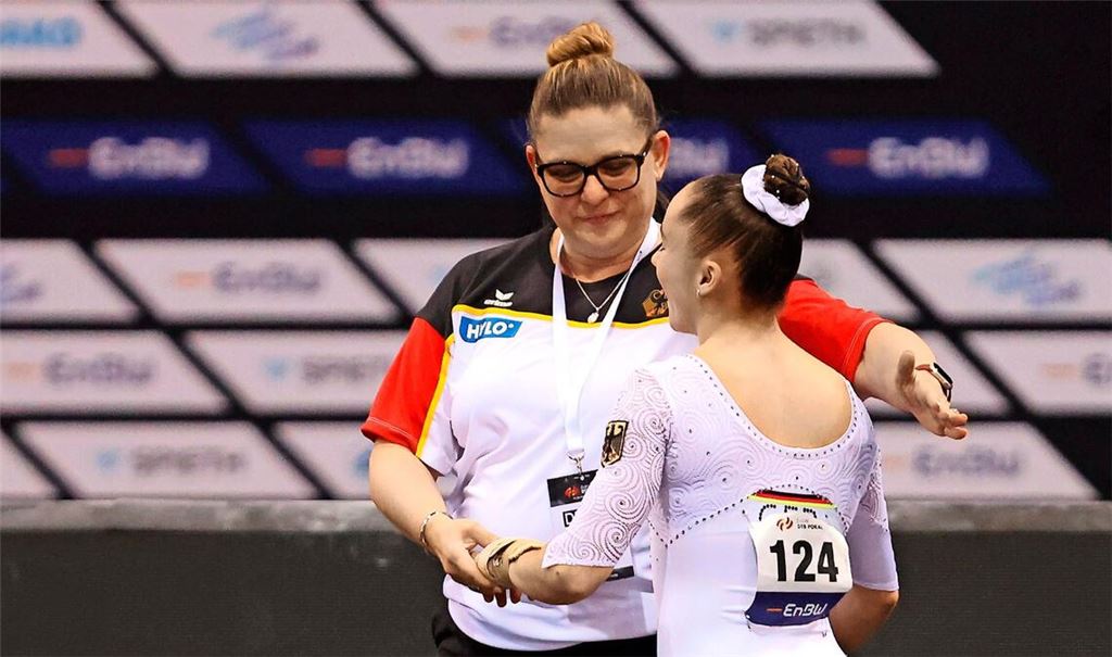 Trainerin Aimee Boorman mit Madita Mayr – ein Bild, das es so nicht mehr geben wird.