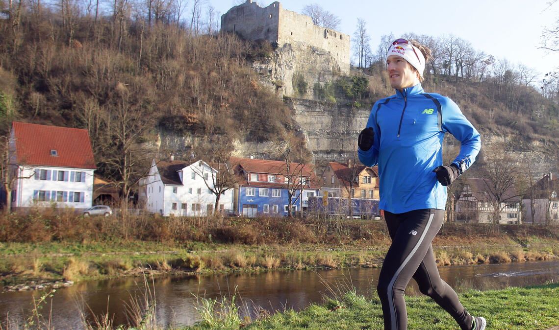 Mühlacker freut sich auf Sebastian Kienle Training unter der Burg. Am 23. Juli wird der Ironman-Weltmeister von 2014 erstmals auch im Wettkampf in der Senderstadt schwimmen, radeln und laufen. Foto: Archiv