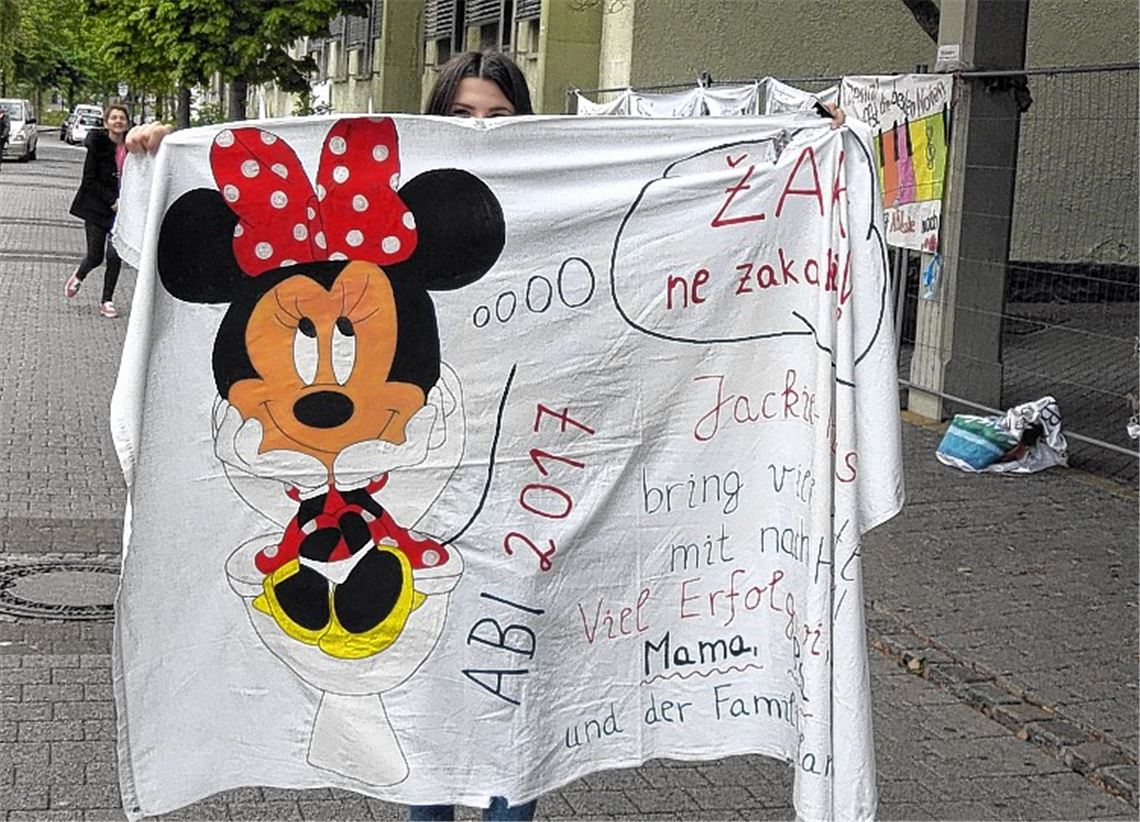 Vandalen werfen Abi-Plakate in die Enz Vandalen werfen Abi-Plakate in die Enz