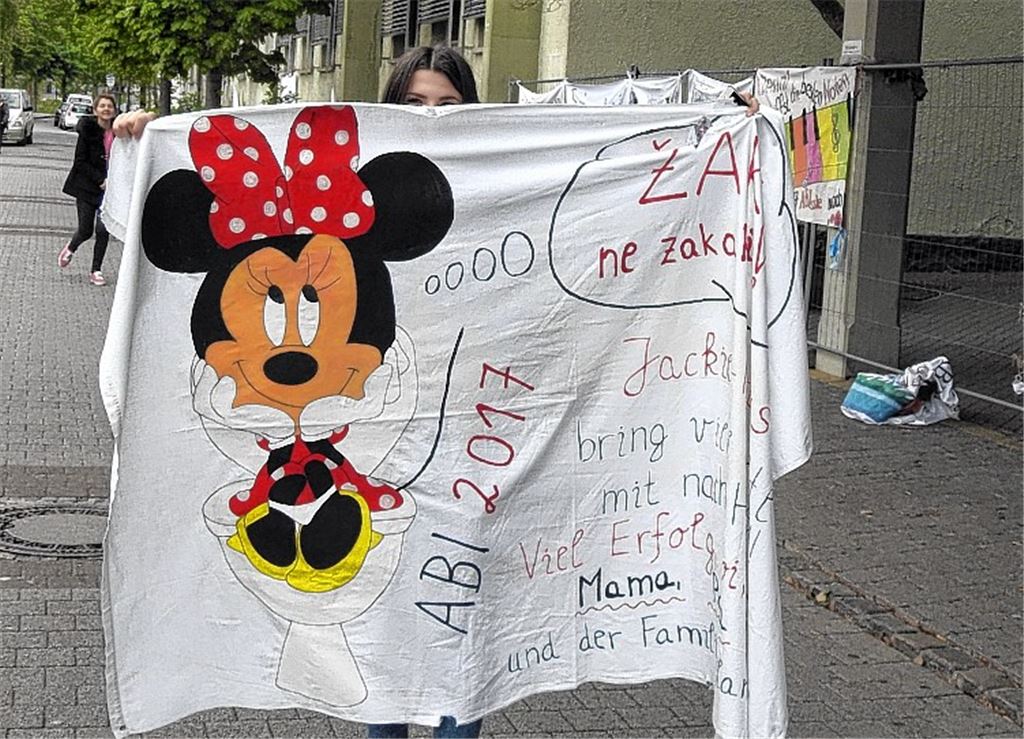 Vandalen werfen Abi-Plakate in die Enz