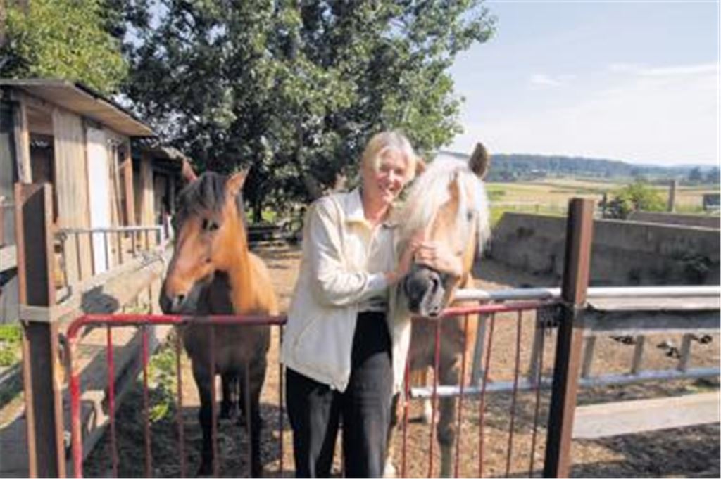 Trauriger Entschluss: Birgit Schillke muss ihren Reiterhof Weitblick am Senderhang in Mühlacker zum Ende des Jahres aufgeben. Die Kosten, sagt sie, seien nicht mehr zu erwirtschaften. Foto: Disselhoff