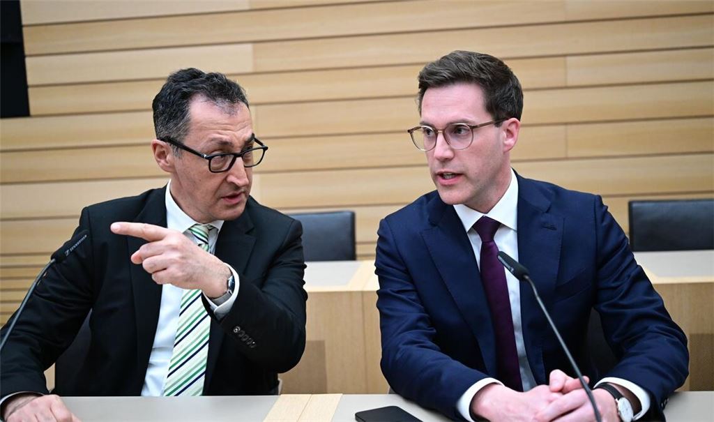 Treffen sich Grünen-Frontmann Cem Özdemir und CDU-Chef Manuel Hagel bald in offiziellen Gesprächen über eine Zusammenarbeit wieder? (Archivbild)