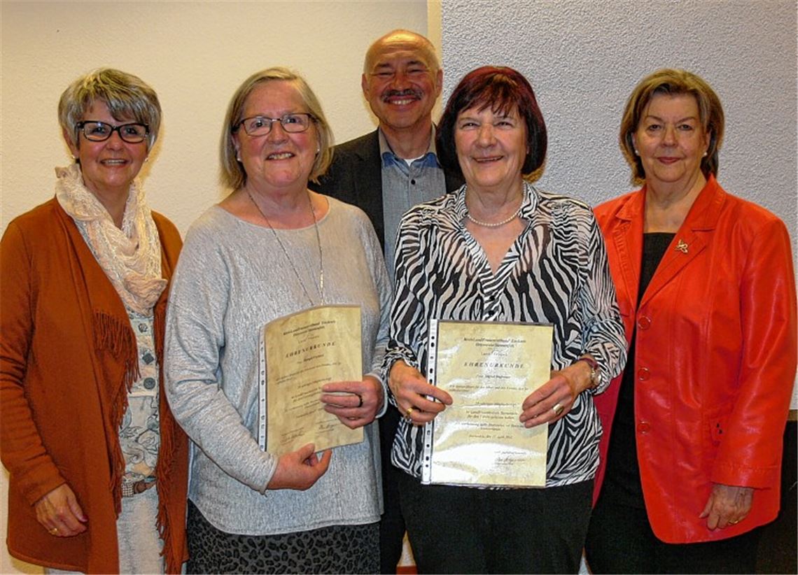 Bürgermeister dankt Landfrauen Bürgermeister dankt Landfrauen