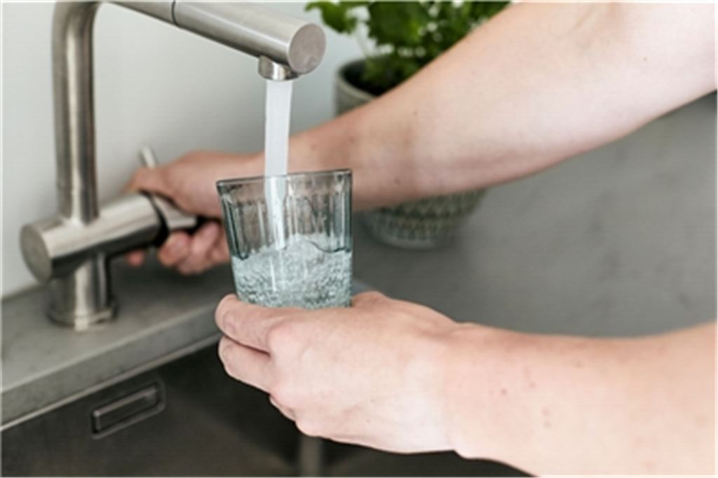Trinkwasser braucht eine entsprechende Qualität. Foto: Landratsamt/Adobe Stock
