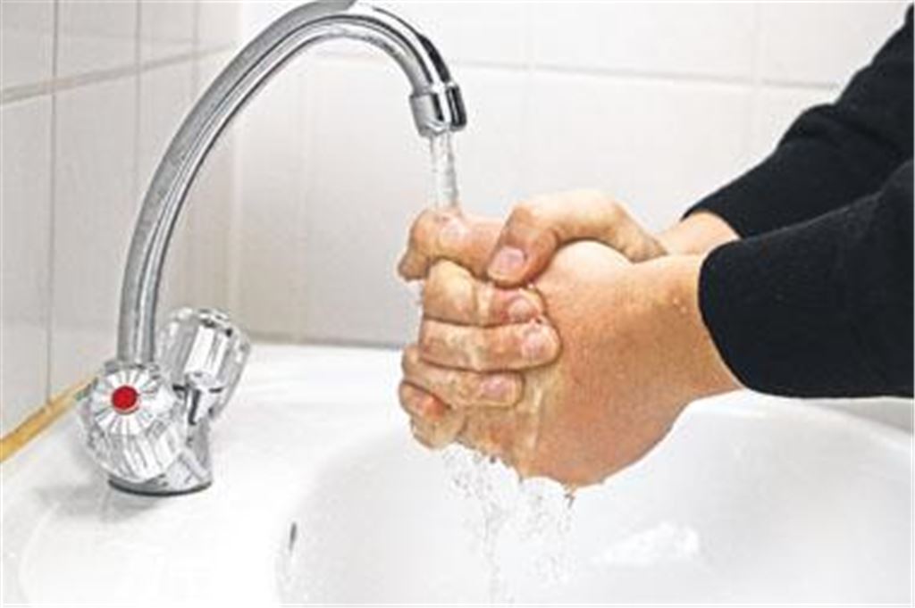 Trinkwasser  eigentlich ein teures Gut, aber in Wiernsheim besonders billig.
Foto: Franz