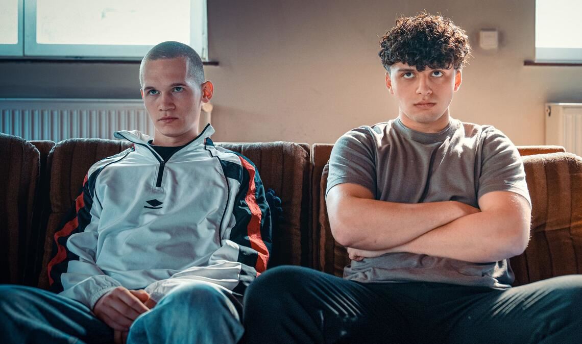 Tristan Witzel (Rolle: Leon Prammer, li.), Renas Hussin (Rolle: Mo Mohammed Essa).