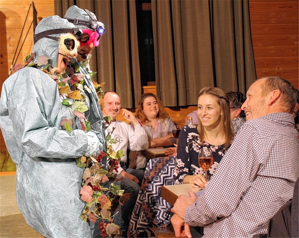 Wein mit schwäbischer Satire im Abgang