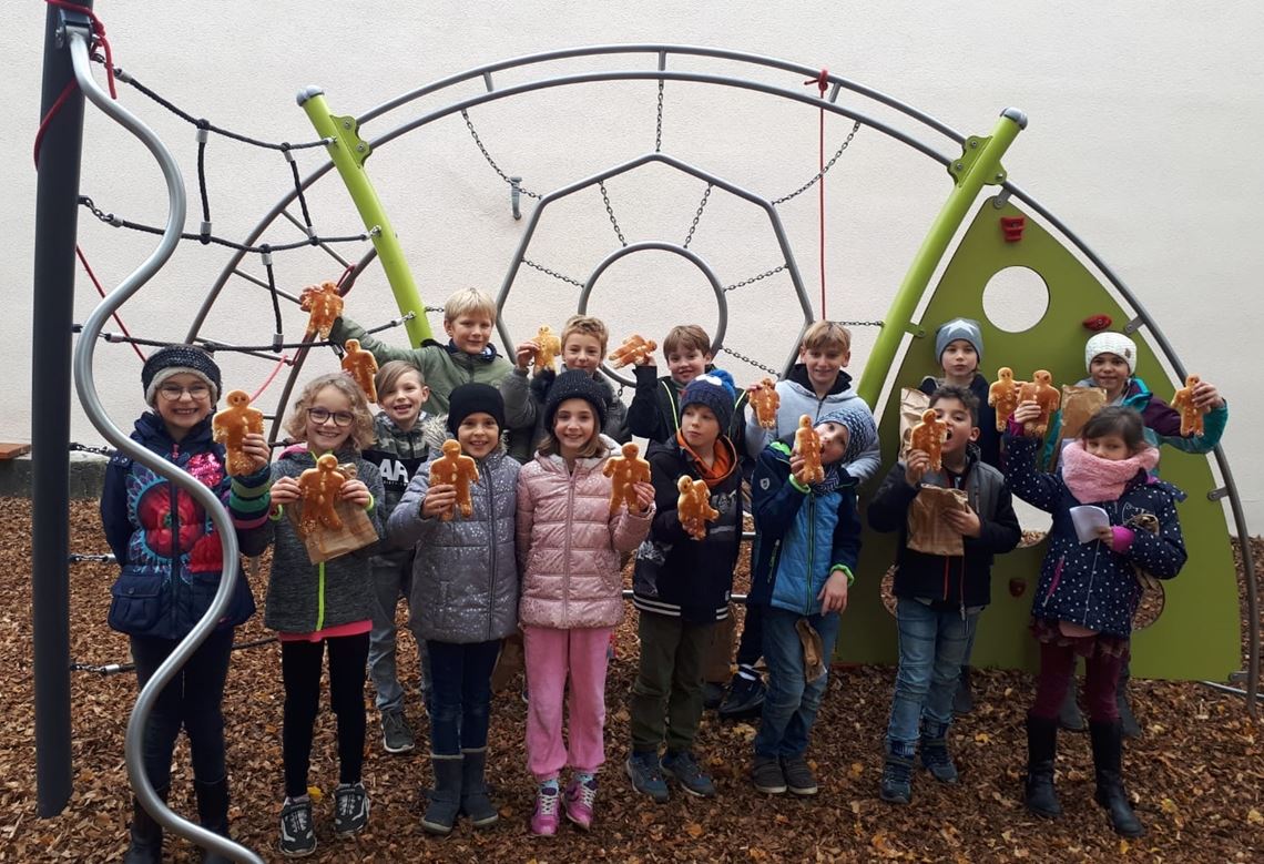 Trostpflaster: Der Förderverein der Grundschule beschenkt die Kinder mit Dambedeis.privat