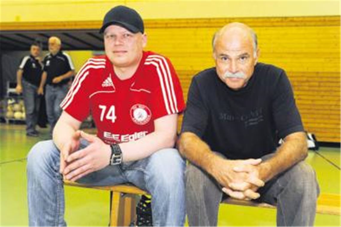 Trotz Abstieg bewerten der künftige Trainer Heiko Mössner (li.) und sein scheidender Vorgänger Roland Szabo die Situation psoitiv
Foto: Fotomoment