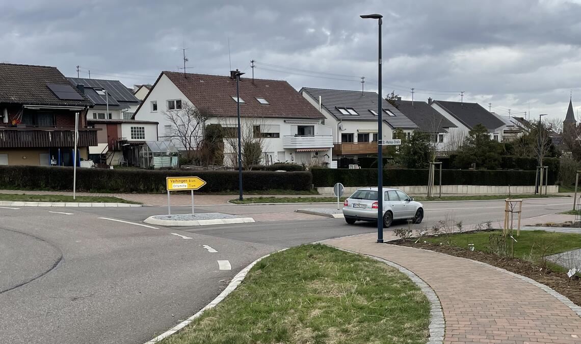 Trotz Beschluss: An der L1125 in Großglattbach, in Höhe des Wohngebiets „Pforzheimer Weg“, fehlt nach wie vor ein Zebrastreifen. Foto: privat