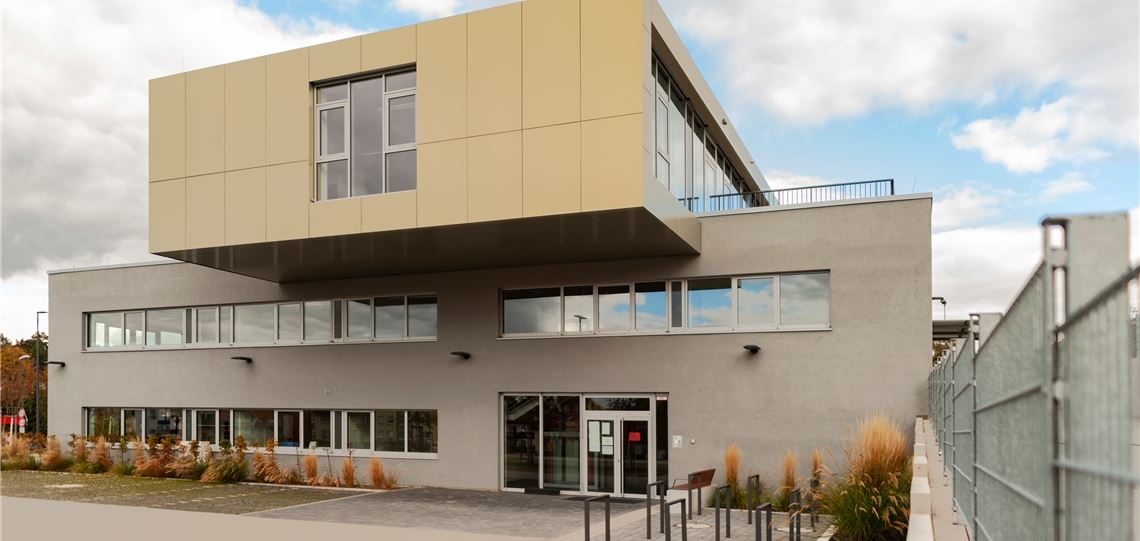 Trotz Verzögerungen sichtbar weit gediehen: die künftige Feuerwache am Mühlacker Senderhang.Foto: Fotomoment