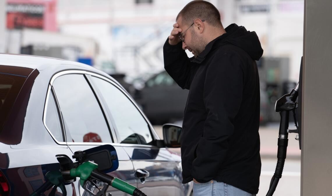 Trotz Waffenruhe wird der Sprit an den deutschen Tankstellen nicht günstiger. Aber was ist der Grund? Alles Wichtige hier im Überblick.