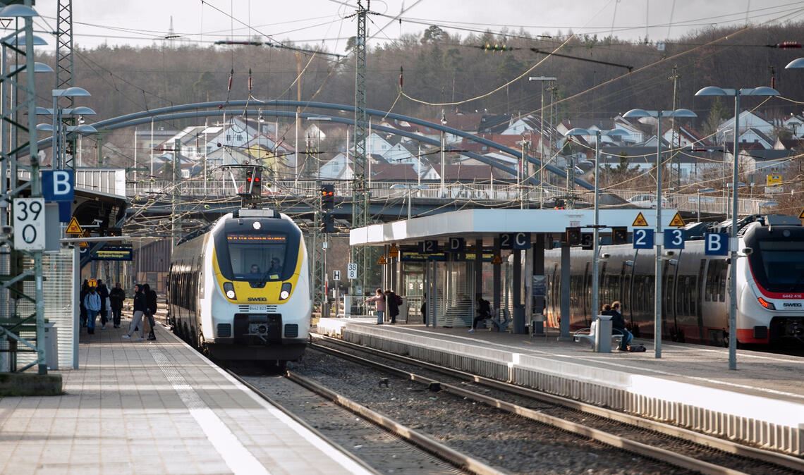 „Streik sollte nur eine Ultima Ratio sein“ Trotz des Streiks der Lokführer-Gewerkschaft: Am Bahnhof Mühlacker herrscht – dank der privaten Betreiber im regionalen Nahverkehr – weitgehend Normalbetrieb. Foto: Fotomoment