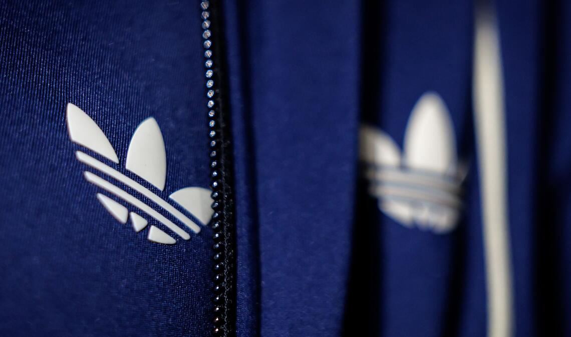 Trotz einer komplizierten Weltlage hat der Sportartikelkonzern Adidas eines der besten Quartale der Firmengeschichte hingelegt (Archivbild).