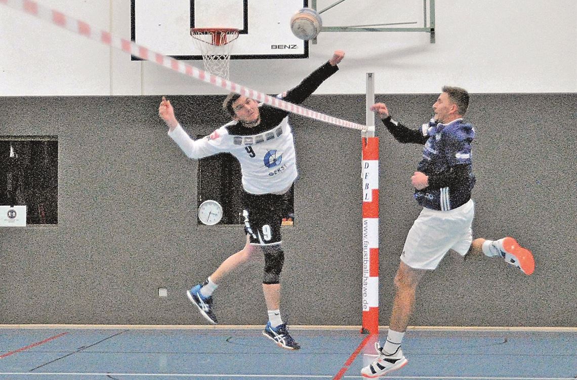 Trotz guter Blocks durch den nach längerer Verletzungspause wieder einsatzfähigen Angreifer Markus Schweigert gelingt dem TVH am Samstag kein Sieg. Foto: Haller