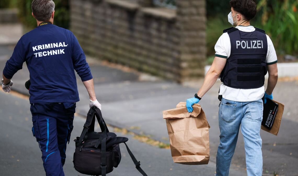 Trotz intensiver Fahndungsmaßnahmen konnte die Polizei den Tatverdächtigen noch nicht festnehmen.