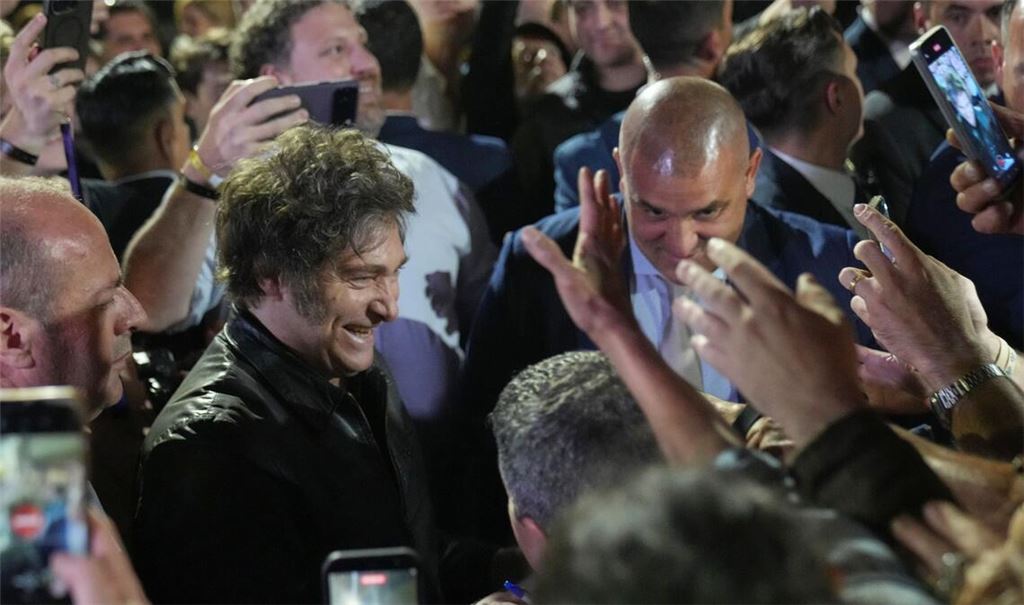 Trotz radikaler Sparpolitik beliebt unter den Wählern: Javier Milei und seine ultraliberale Partei Libertad Avanza.