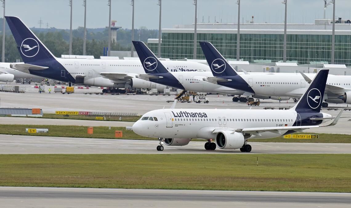 Trotz steigender Umsätze ist der Gewinn des Lufthansa-Konzerns geschrumpft.