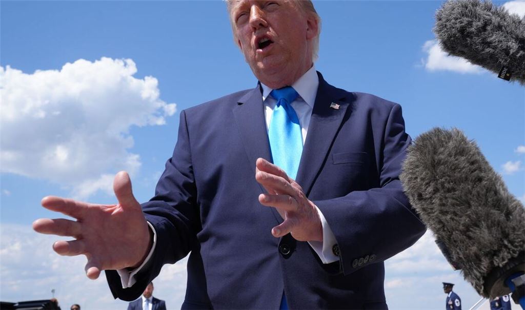 Trump kündigt die Entsendung Tausender Soldaten nach Polen an.