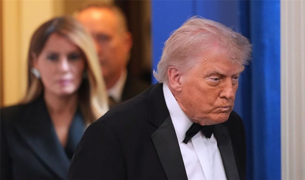 Trump spricht nach den Schüssen zur Presse.