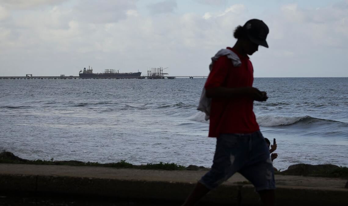 Trump zufolge wollen die USA die Ölindustrie wiederaufbauen.