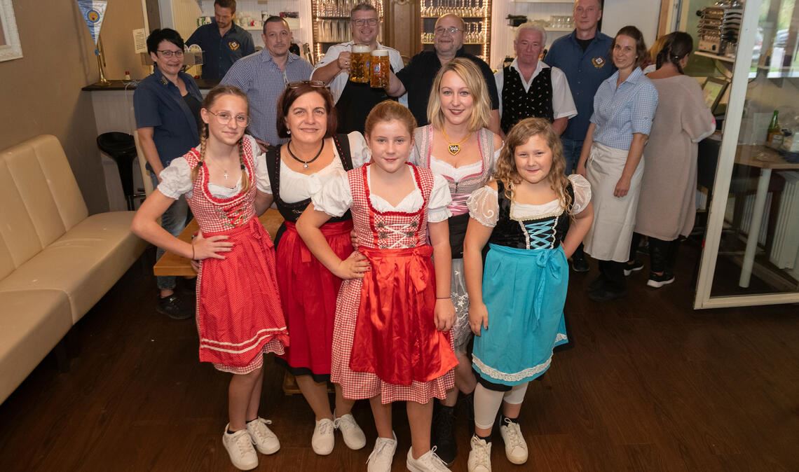 TuP begrüßt seine Gäste in zünftiger Tracht. Foto: Fotomoment