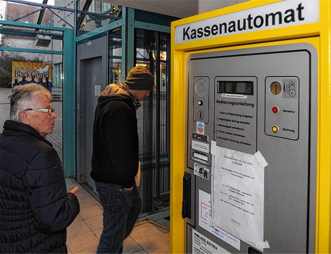 Tücken der Technik: Die Schaltzentrale des Automaten ist kaputt und eine neue nicht in Sicht. 