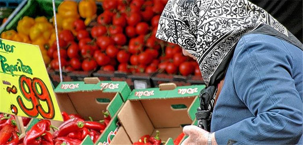 Türkischer Lebensmittelladen wird zur Zielscheibe rassistischer Pöbeleien. 