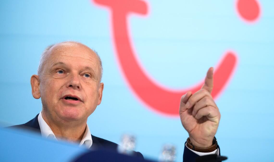 Tui-Chef Sebastian Ebel blickt trotz der geopolitischen Unsicherheiten zuversichtlich auf das zweite Geschäftshalbjahr. (Archivbild)