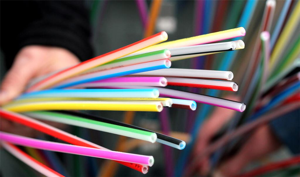 Turboschnelles und leistungsstarkes Internet gibt es nur, wenn die Daten durch Glasfaserkabel fließen. Foto: Archiv/Kollros
