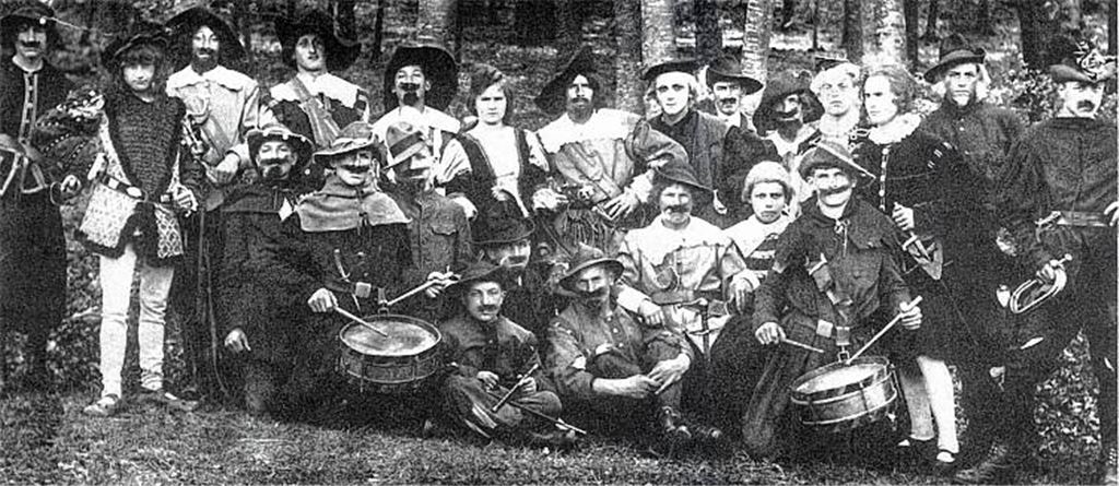 Turner auf fremdem Terrain: Um den Bau einer Halle zu finanzieren, führten die Sportler 1920 und 1921 Stücke von Friedrich Schiller auf und erlösten mehr als 20000 Mark. Fotos: privat