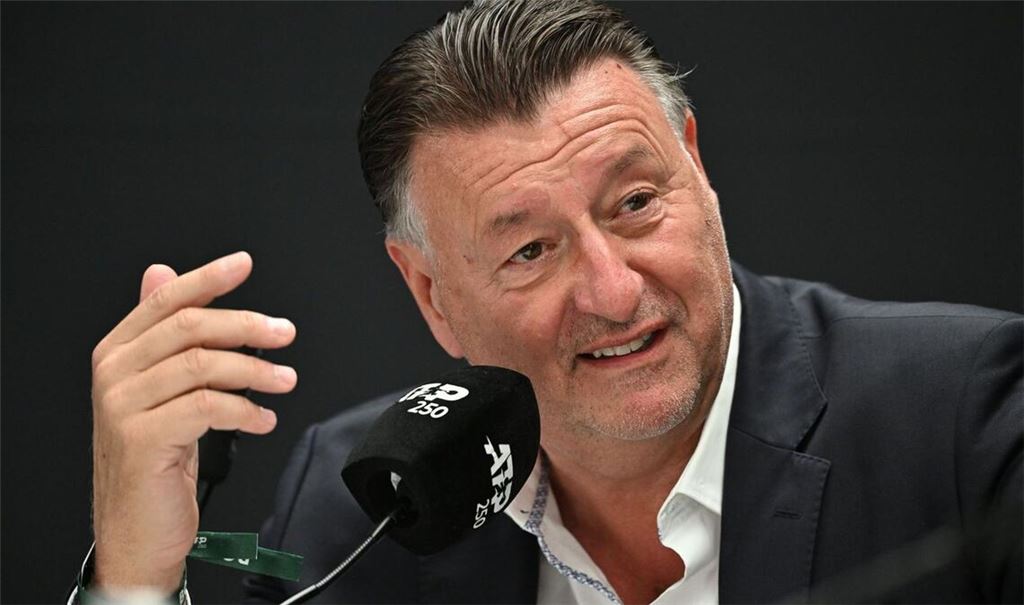 Turnierdirektor Edwin Weindorfer spricht Klartext in Richtung des Oberbürgermeisters Frank Nopper.