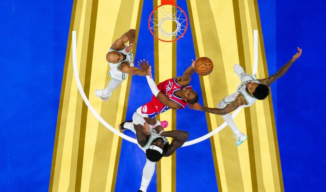 Tyrese Maxey (M) von den Philadelphia 76ers in Aktion.