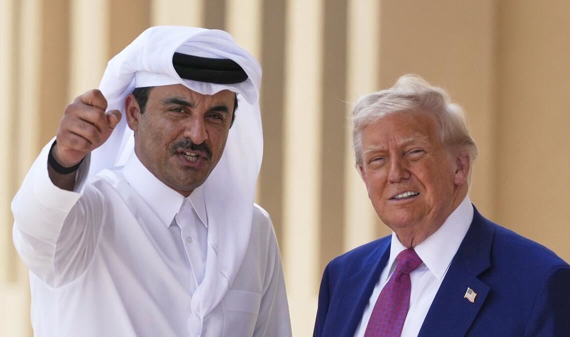 US-Besuch im Jahr 2025 in Katar: der Emir von Katar, Scheich Tamim bin Hamad Al Thani, empfing Präsident Donald Trump auf dem Luftwaffenstützpunkt Al Udeid.