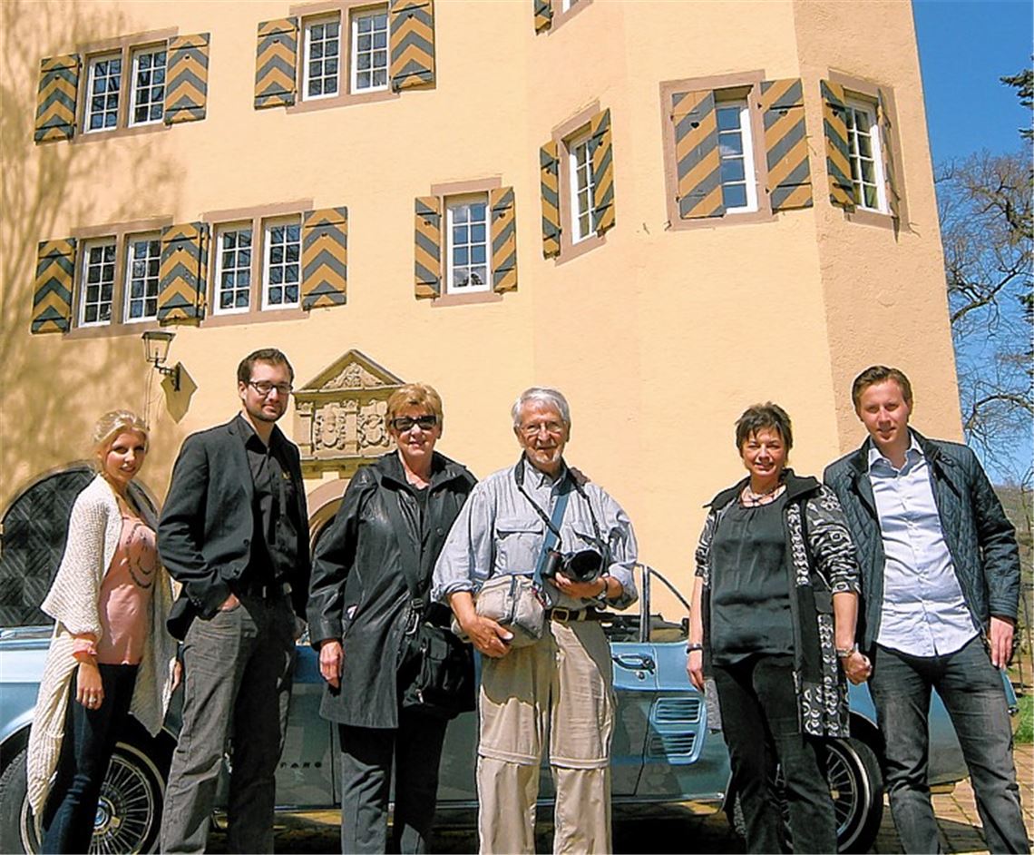 US-Besuch im Schloss Mühlhausen mit Nancy und Eric Anderson (Mitte), Andrea und Chris Rauschmayer (re.) sowie Sommelier Christian Kaiser und Sarina Ehret (li.).
