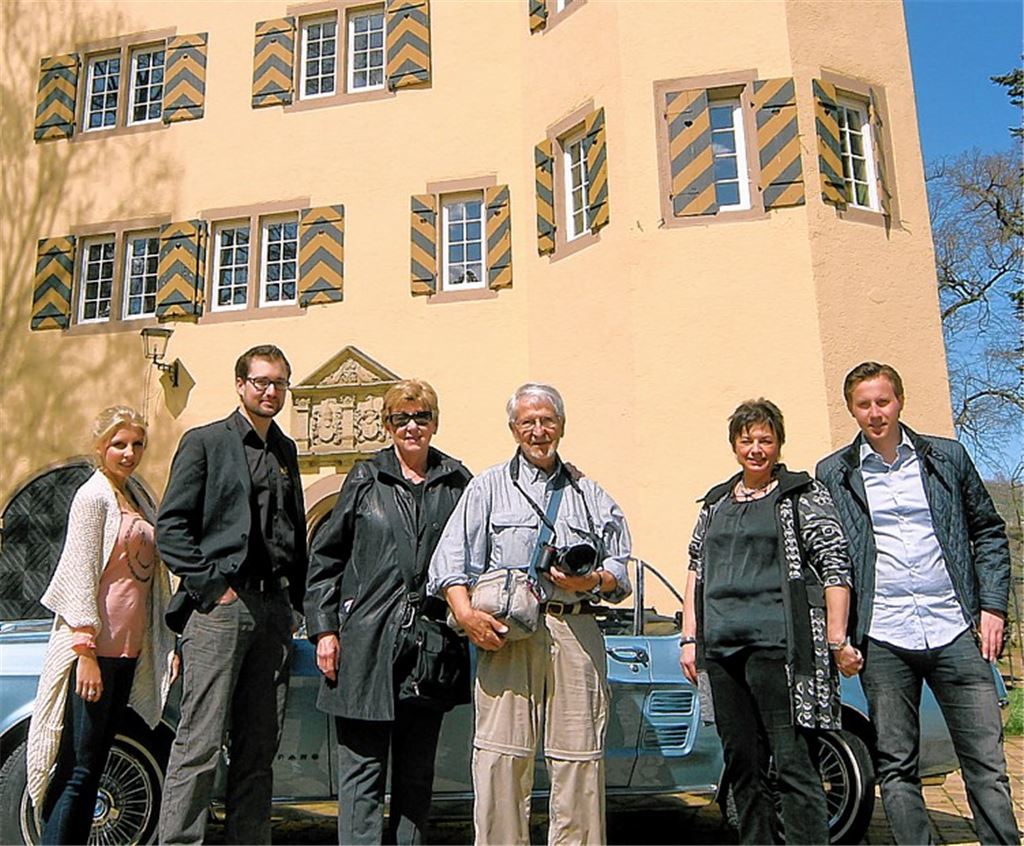 US-Besuch im Schloss Mühlhausen mit Nancy und Eric Anderson (Mitte), Andrea und Chris Rauschmayer (re.) sowie Sommelier Christian Kaiser und Sarina Ehret (li.).