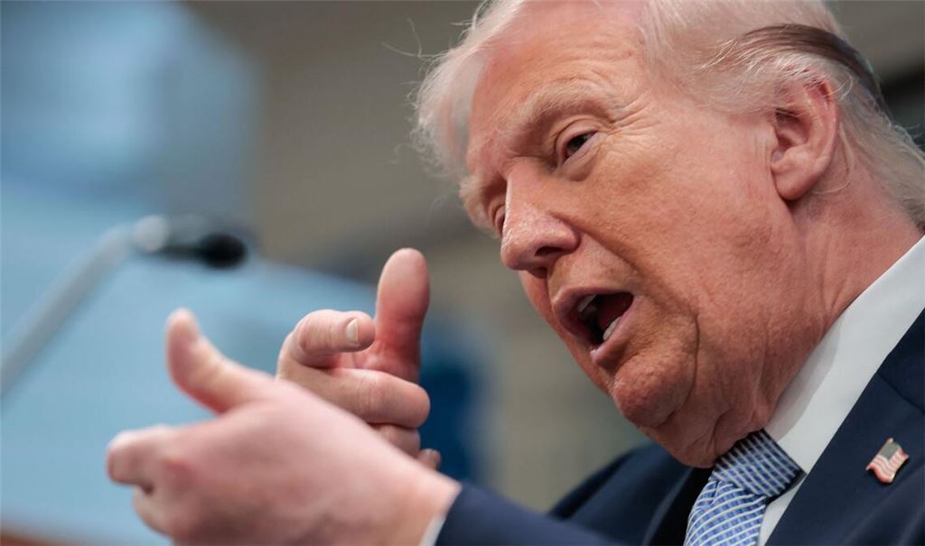 US-Präsident Donald Trump kündigt einen Käfig-Kampf zu seinem Geburtstag an.