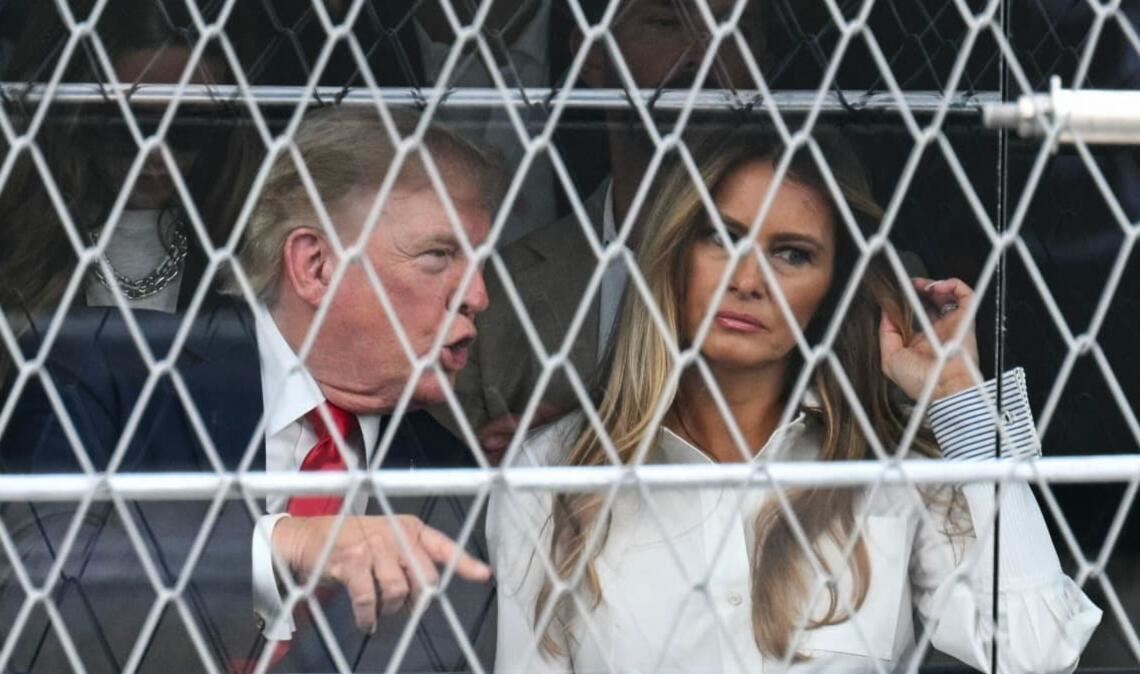 US-Präsident Donald Trump und First Lady Melania Trump sahen sich im Anschluss an ihre Ehrenrunde das Rennen an.